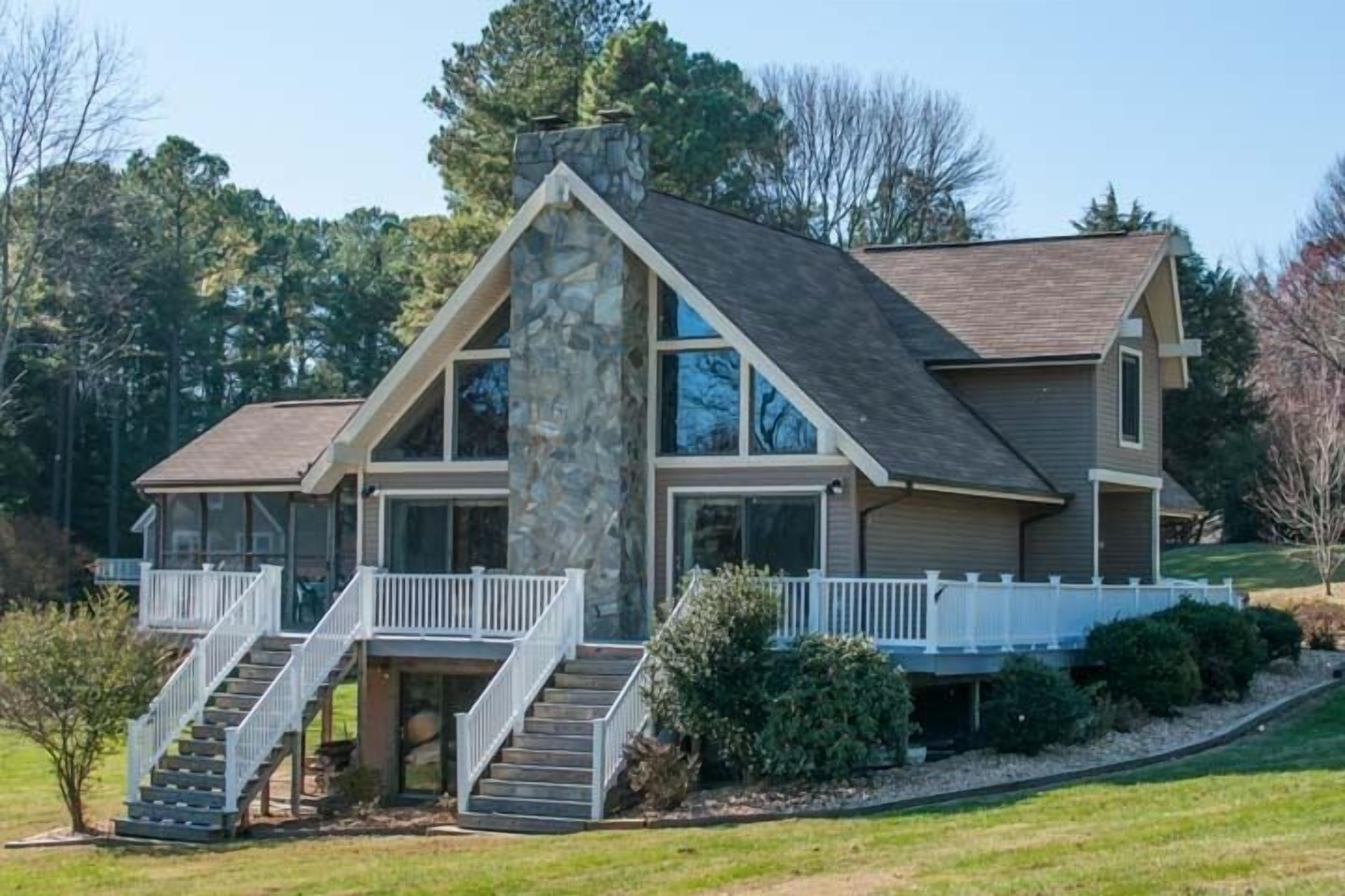 Lake Anna Waterfront 3BR House with Dock and Wireless Internet