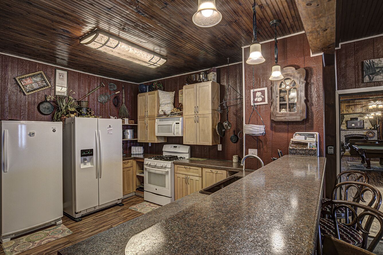 WATERFRONT CABIN WITH OUTDOOR BAR BIG ST GERMAIN LAKE