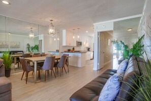 Interior - Beach Therapy! Gorgeous Ocean Front in heart of Mission Beach! (San Diego)