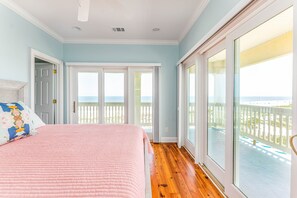 3 bedrooms, iron/ironing board, free WiFi, bed sheets - Eastern Most Point in the State of Georgia - Beach Front! (Tybee Island)