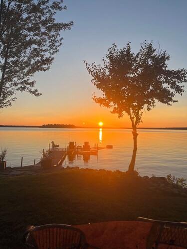 Spectacular Home on Mississippi Lake Near Ottawa, Perth and Stonefields Estate
