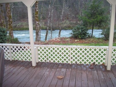 River Front Cottage on the Middle Fork of the Willamette River