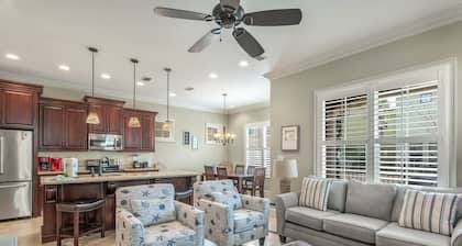Beautiful Sandestin® Home! 6-Seater Golf Cart! 5 Bikes! Resort Pool Access - Beach Orchid Villa Lago
