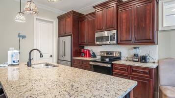 Coffee/tea maker, fridge, microwave, oven