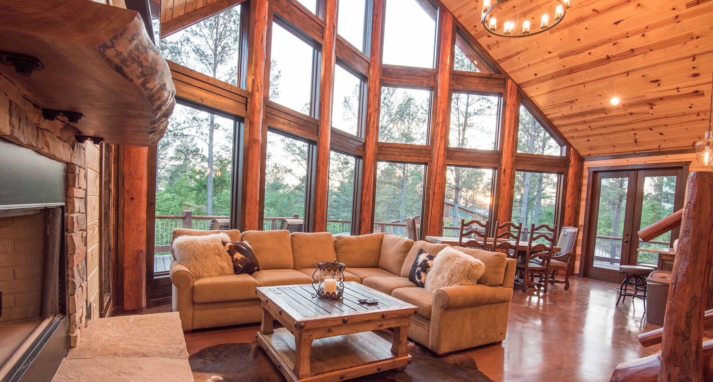 Starry Respite: Sleep 9, Hot Tub, 3 Fireplaces, Ping Pong, Foosball, Arcade, Pet