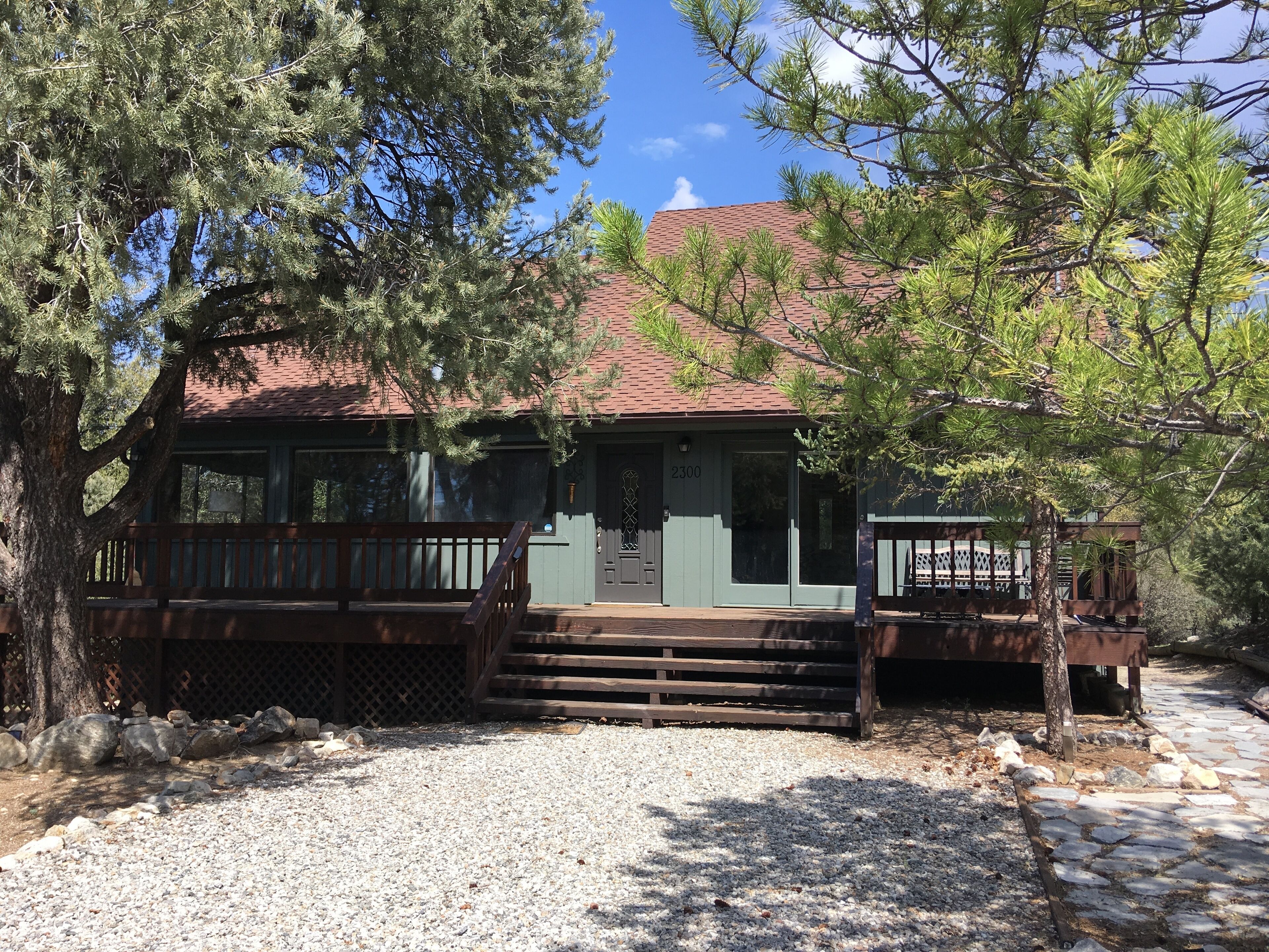 GORGEOUS VIEWS, ENDLESS SKIES, STARRY NIGHTS, spacious 2BR cabin in the woods