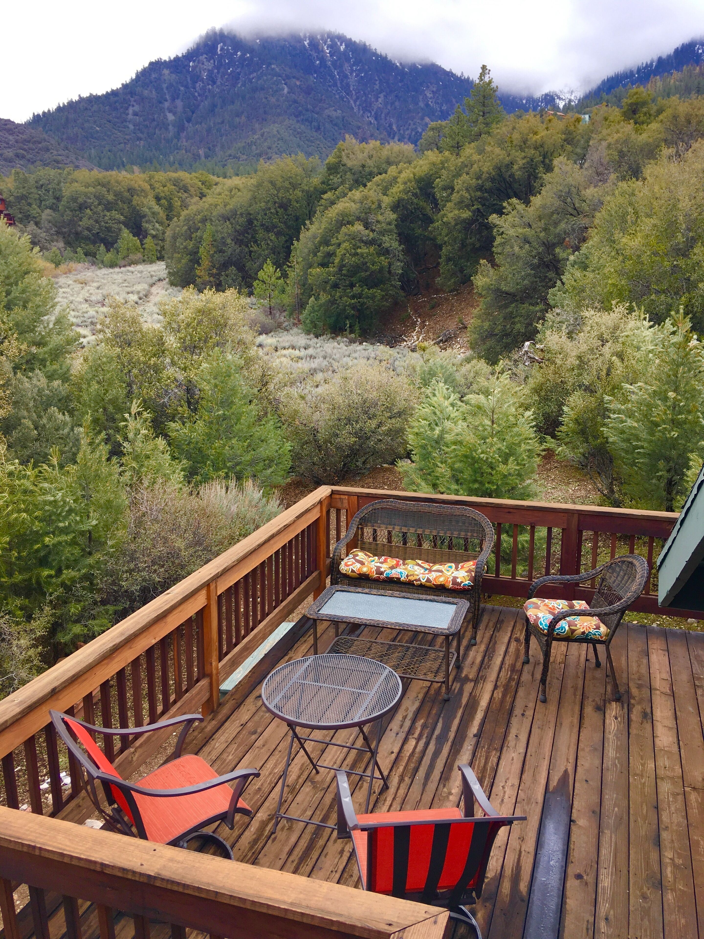 GORGEOUS VIEWS, ENDLESS SKIES, STARRY NIGHTS, spacious 2BR cabin in the woods