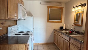 Kaffetrakter/tekoker, kjøleskap, mikrobølgeovn og ovn
