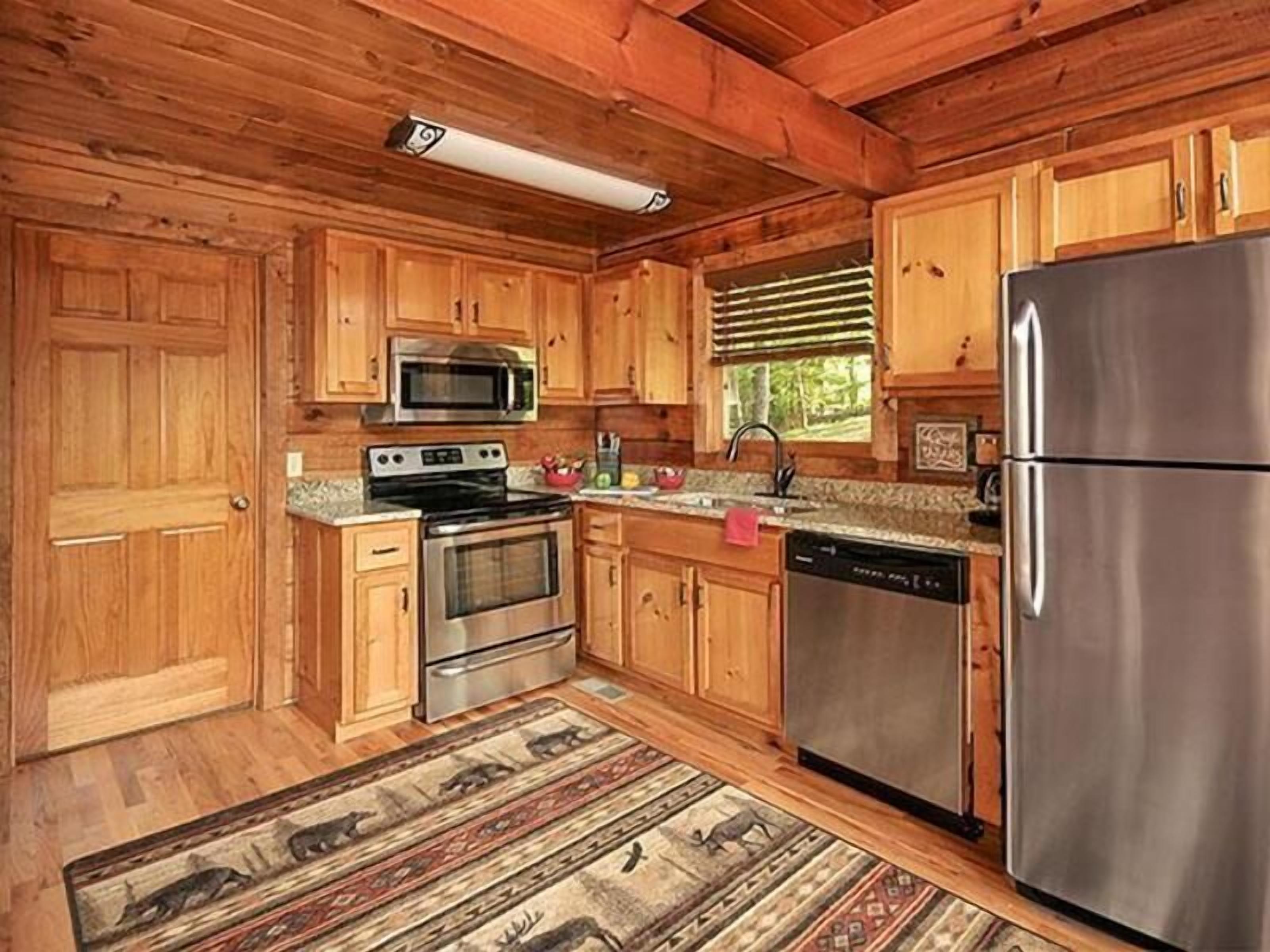 Whispering Pines - Pet Friendly!| Close to Gatlinburg!| Brand New Hot Tub!