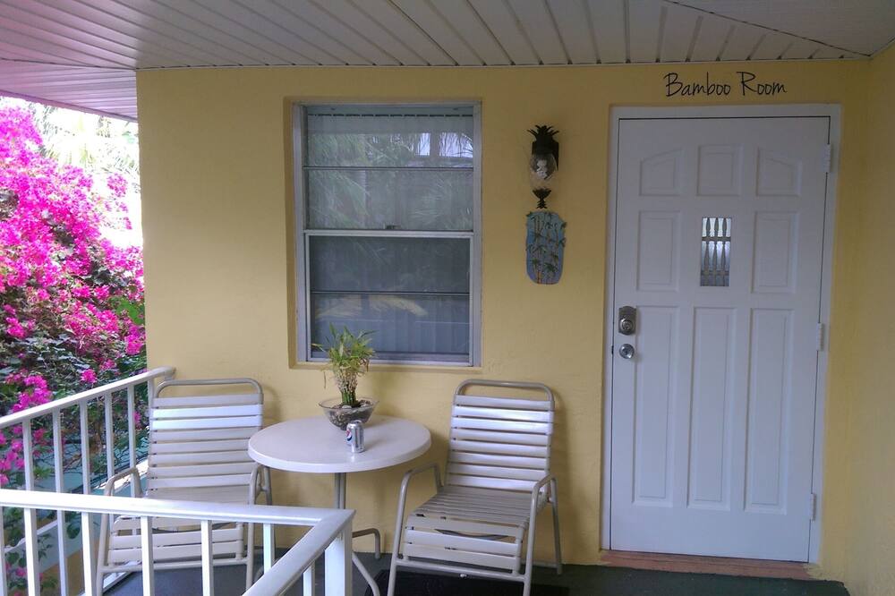 Lake Worth Apartment