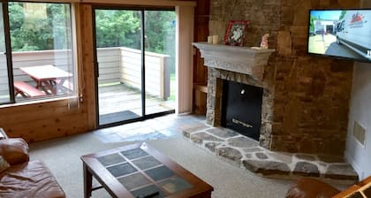 Condominium at 7 Springs Resort - Prime Location & Serenity - Hike In & Hike Out