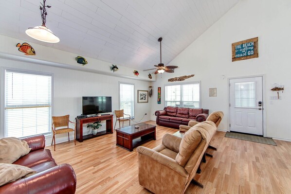 Smart TV, fireplace
