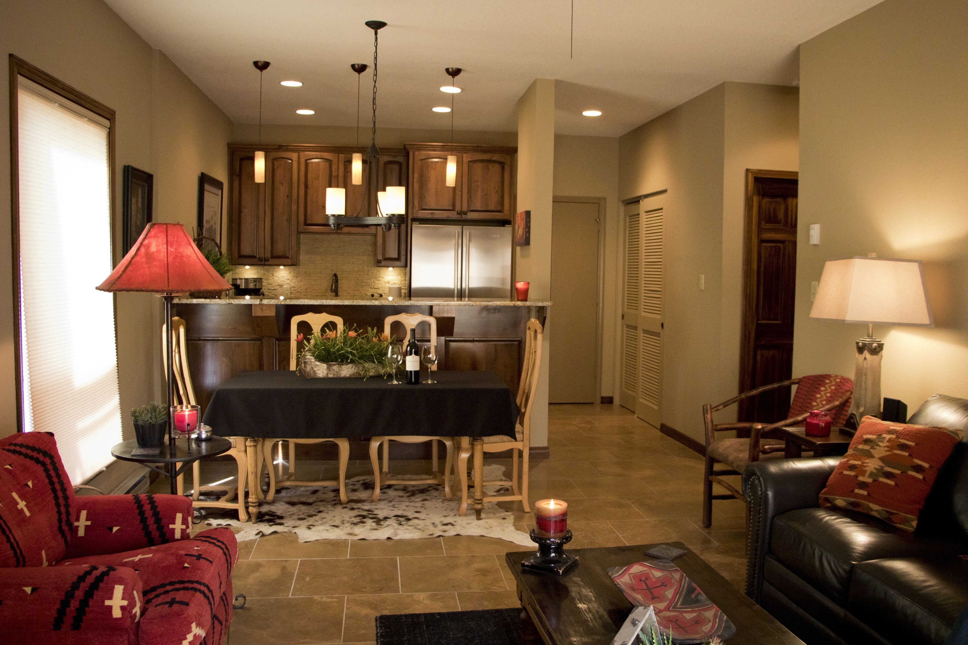 Beautiful end unit with mountain view!