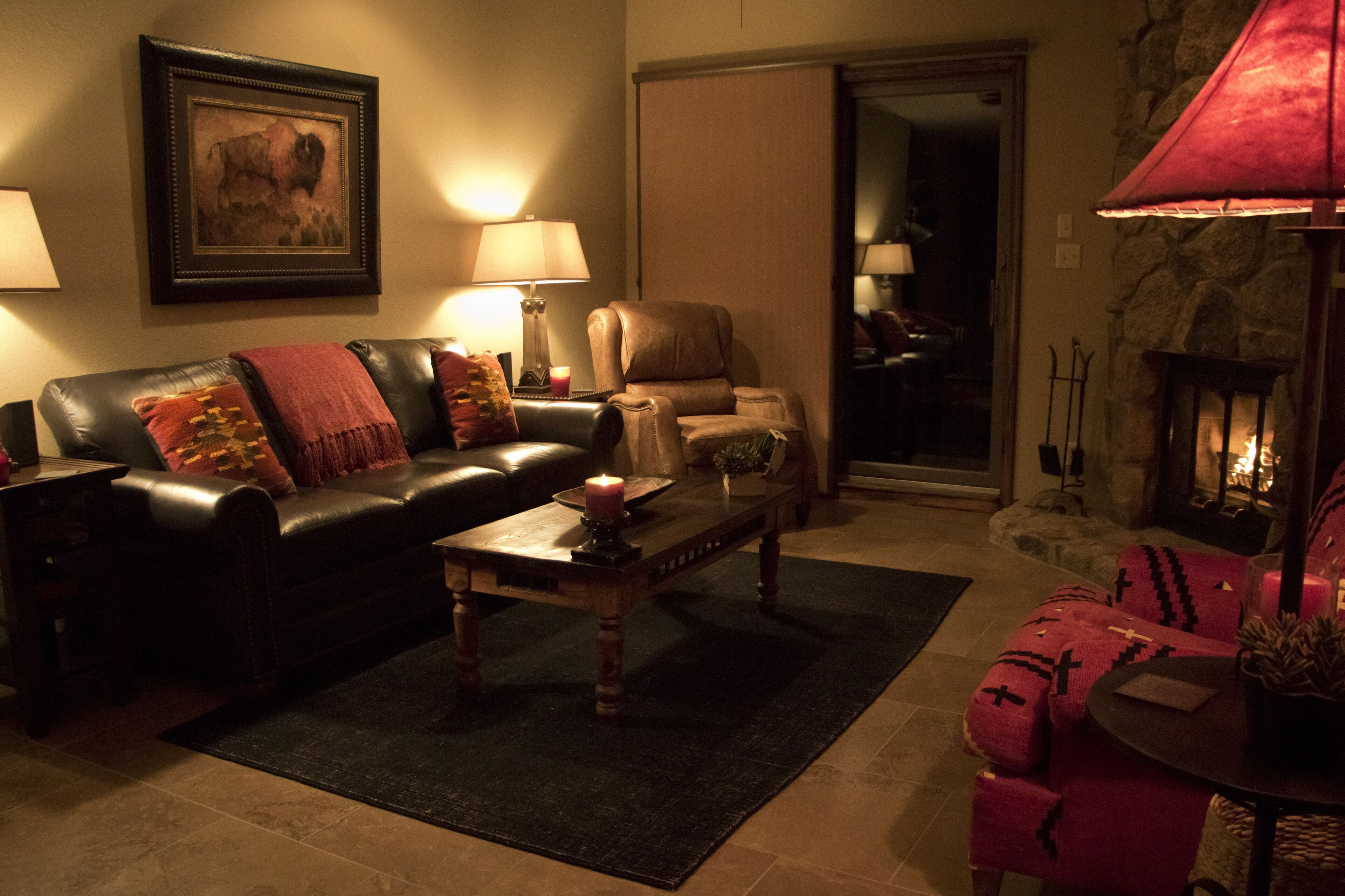 Beautiful end unit with mountain view!