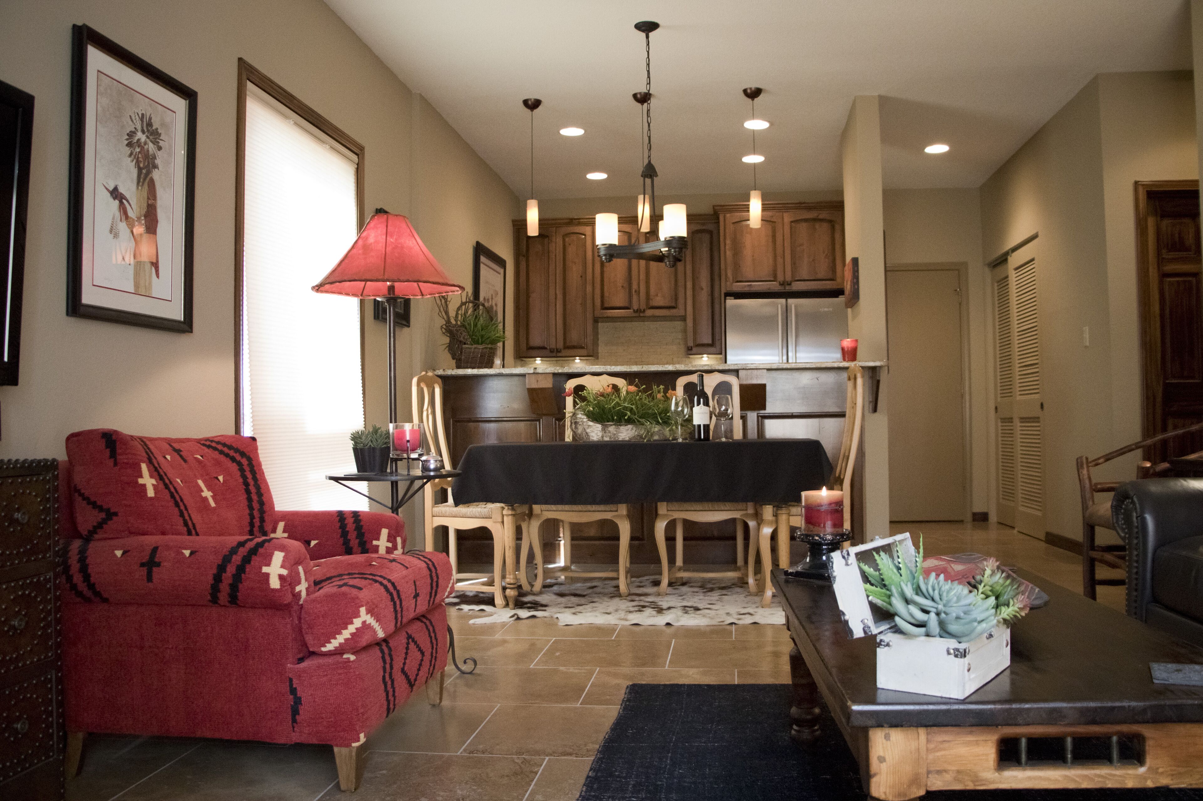 Beautiful end unit with mountain view!