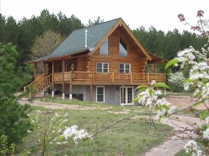 Exterior - Welcome to 'The Log Cab-Inn' - Where Great Memories Are Made (Atlantic Mine)