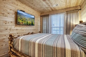 3 bedrooms, iron/ironing board, internet, bed sheets