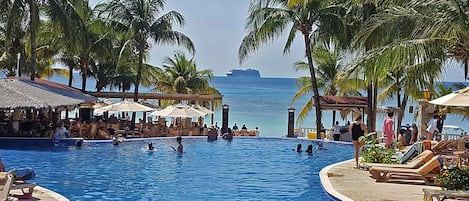 Outdoor pool, an infinity pool