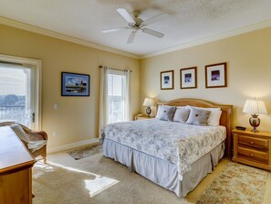 2 bedrooms, iron/ironing board, free internet, bed sheets