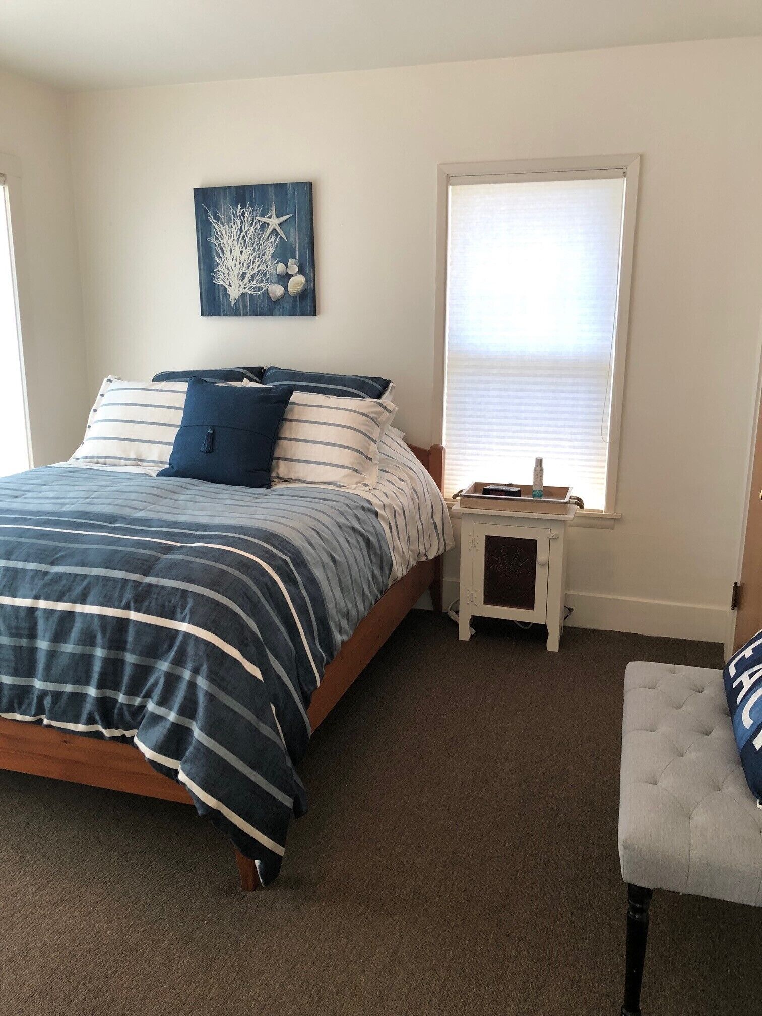 WATERFRONT BEACH CABIN ON COLUMBIA BEACH DRIVE - MINUTES FROM THE FERRY!