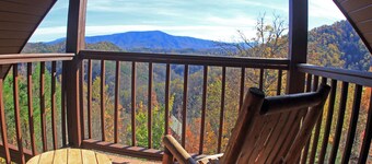 Beautiful Smoky Mountain Views!! Stay in Our Cozy Cabin and Make Some Memories!!