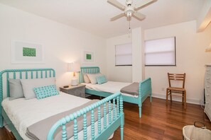 2 habitaciones, escritorio, tabla de planchar con plancha y wifi gratis