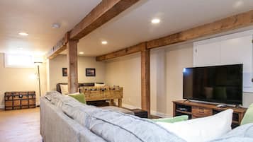 Smart TV, fireplace, DVD player, table football