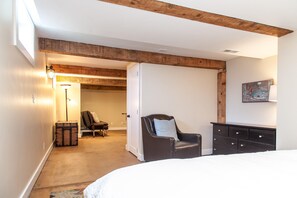 3 bedrooms, iron/ironing board, travel cot, free WiFi