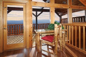 Outdoor dining - Bearly Awake: 5-Star Mountain View - Luxury Resort Cabin - Brand New Hot Tub (Sevierville)