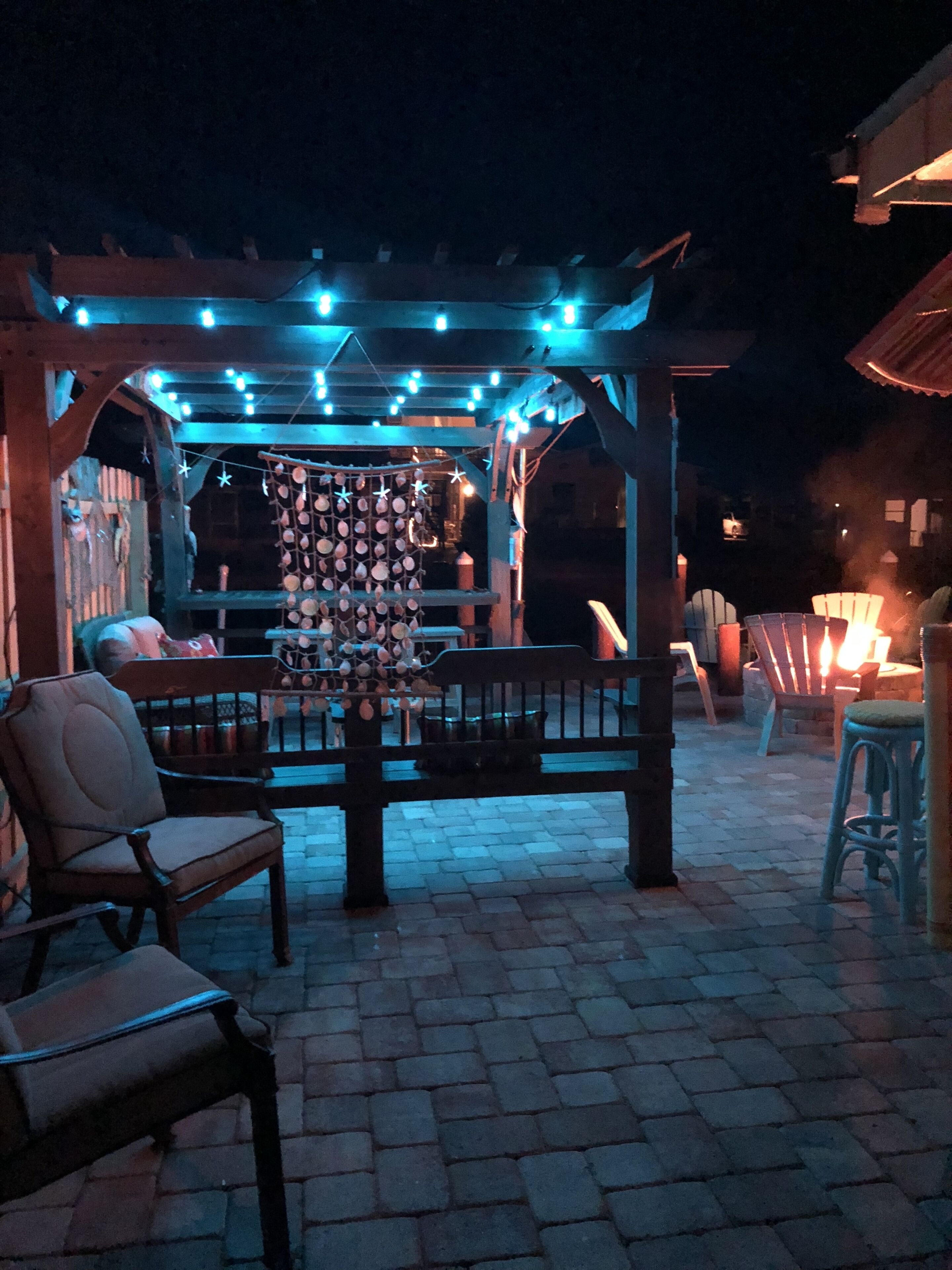 ENCHANTING  Riverfront Cottage. FREE KAYAKS, BIKES & MORE!