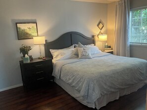 1 quarto, cofres nos quartos, ferros/tábuas de passar roupa