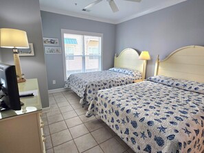 4 slaapkamers, een strijkplank/strijkijzer, gratis wifi, beddengoed