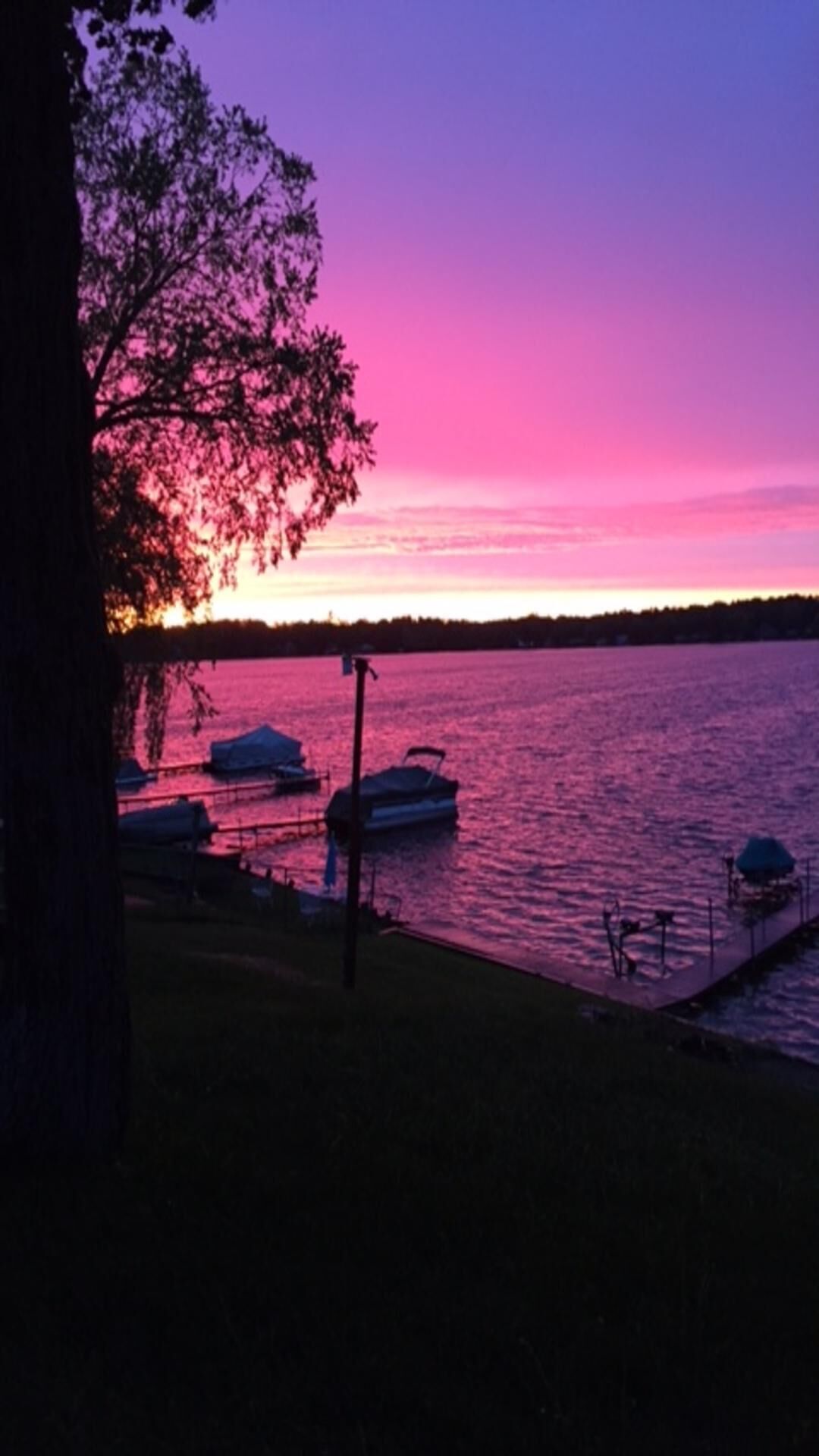 Lakefront Living Room: Sandy Beach Cottage - Sleeps 8