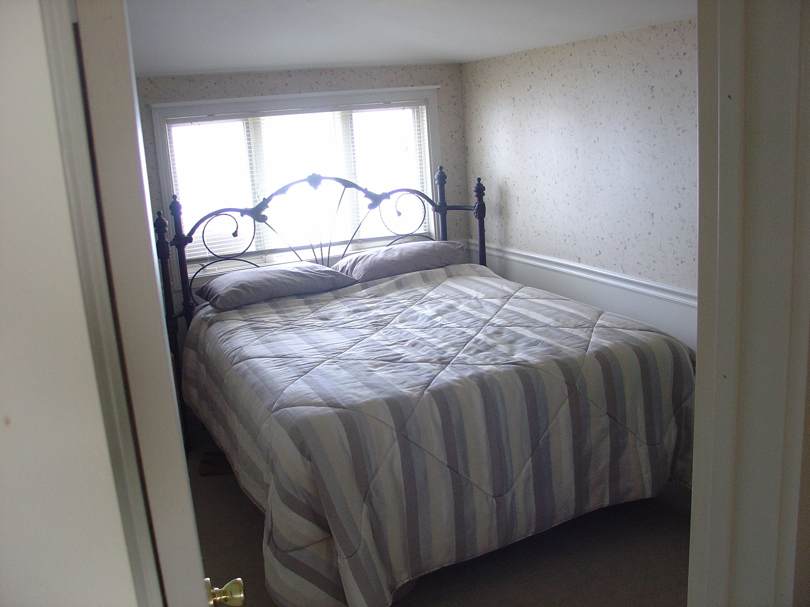 Lakefront Living Room: Sandy Beach Cottage - Sleeps 8