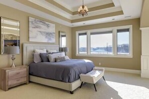 7 bedrooms, iron/ironing board, travel cot, WiFi - Luxury 7400 sq.ft Stunning Home Theater/Sleeps 18+ (Plymouth)