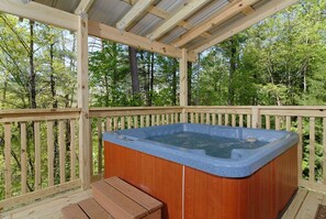 Bañera de hidromasaje al aire libre