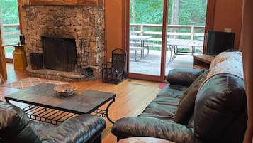 Smart TV, chimenea, tenis de mesa y estéreo
