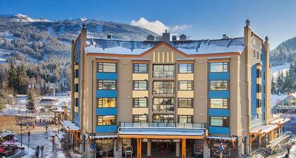 Family Time, Mountain Views, Perfect Vibes.
Carleton Lodge Patio Condo.