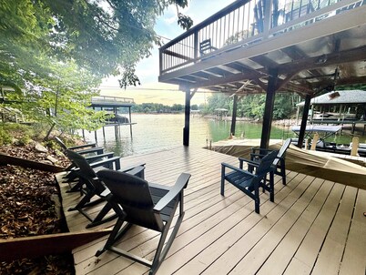 5 Bed 4 Bath Waterfront Home on Deep Water Cove Ideally located by car or boat!