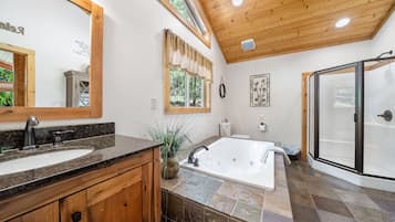 Combined shower/tub, jetted tub, hair dryer, towels