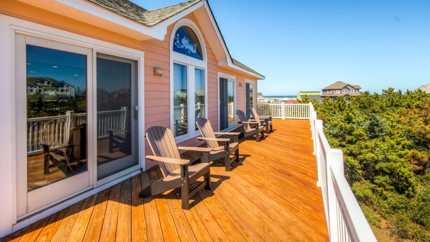 Terrace/patio - Oceanview Home w/ Pool, Hot Tub, Game Room, Home Theater, and Easy Beach Access (Waves)