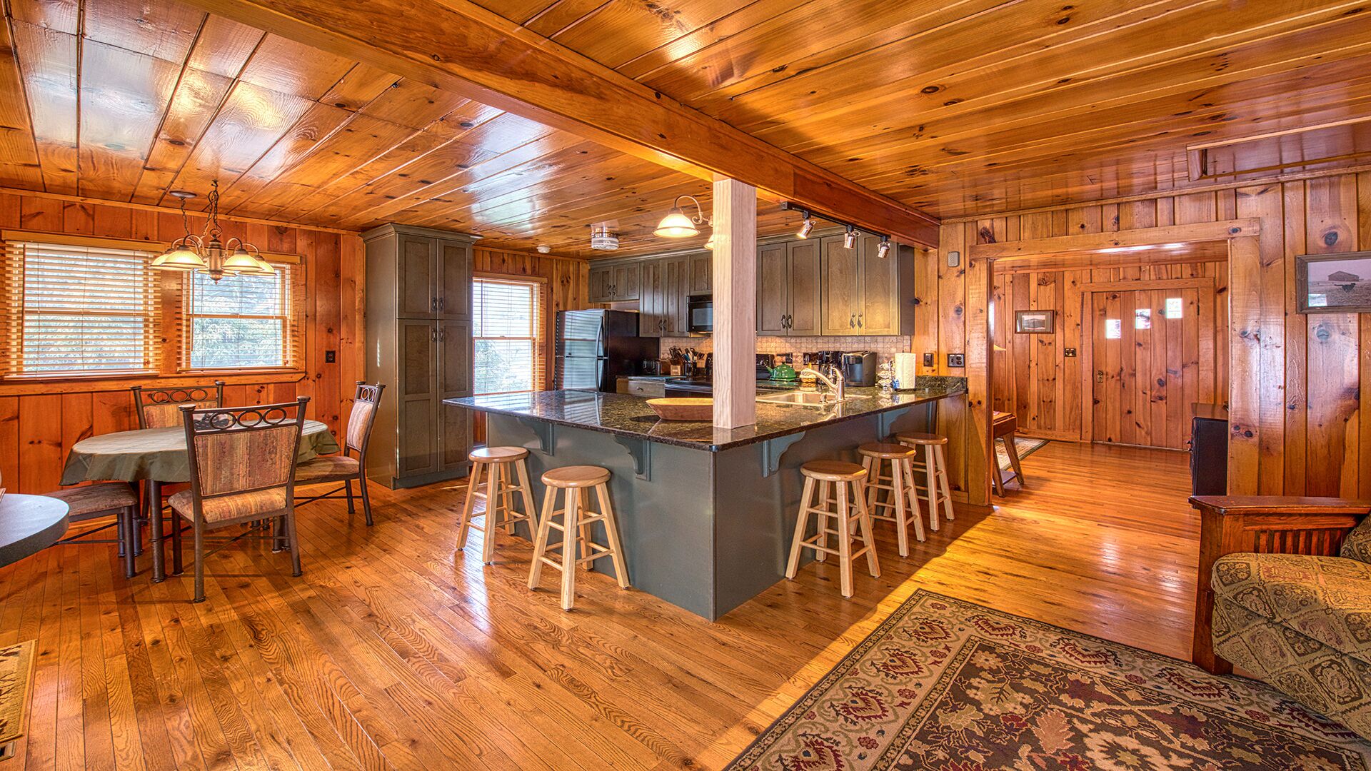 Heart of Maggie, Motorcycles Welcome, Beautiful Patio, Hot Tub & Firepit