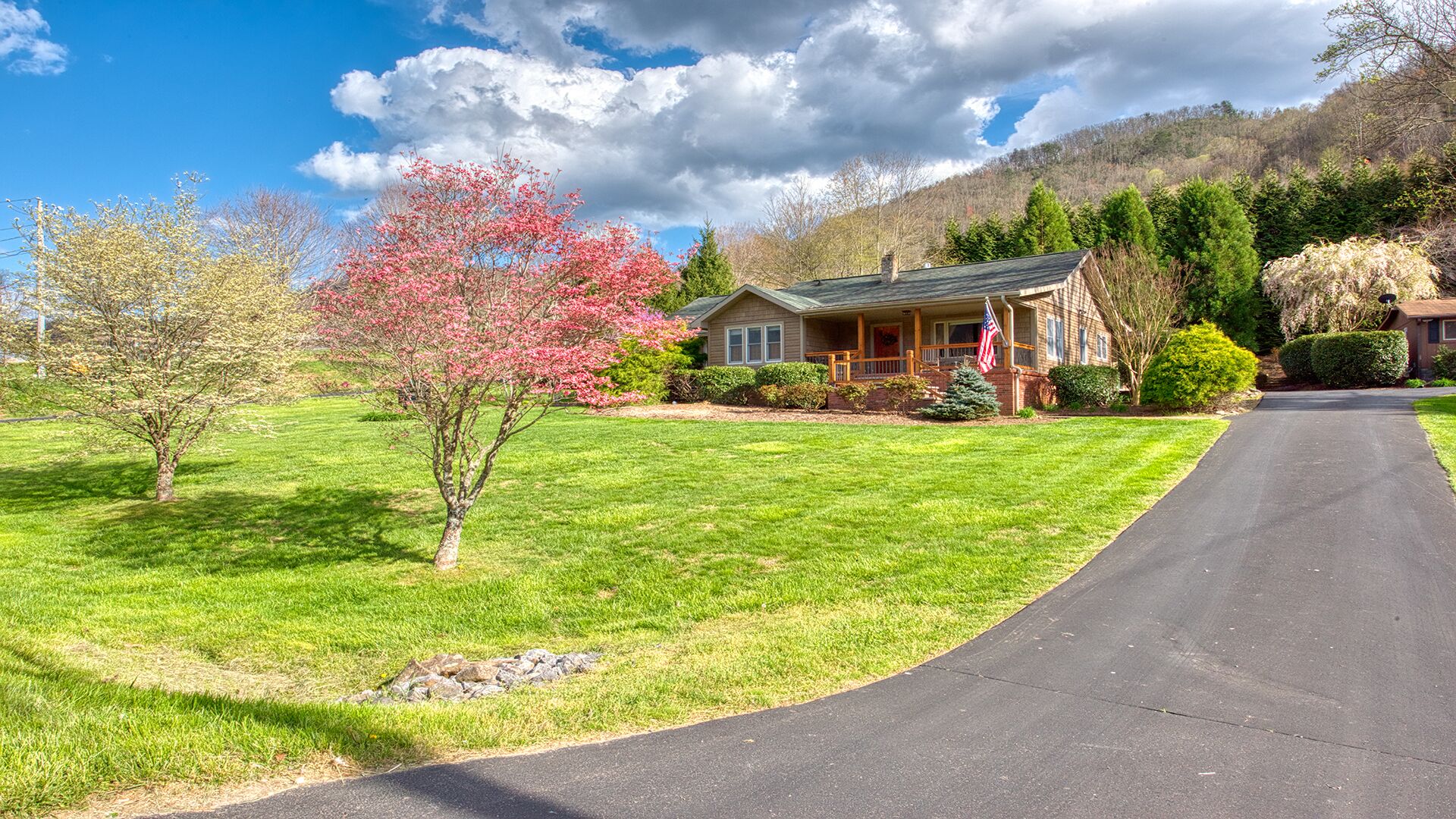 Heart of Maggie, Motorcycles Welcome, Beautiful Patio, Hot Tub & Firepit