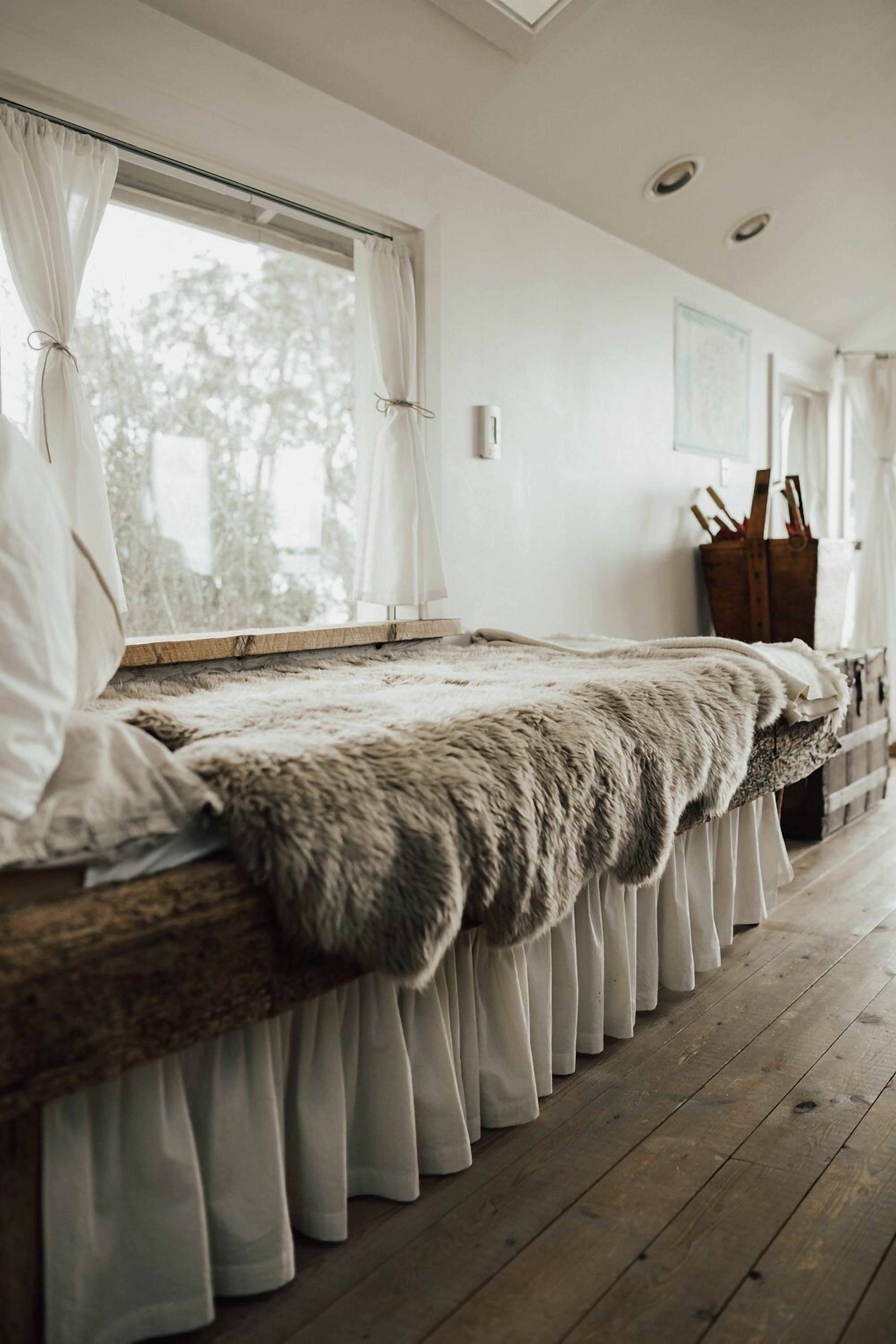 Vashon Island Loft  & Beach - Pet Friendly