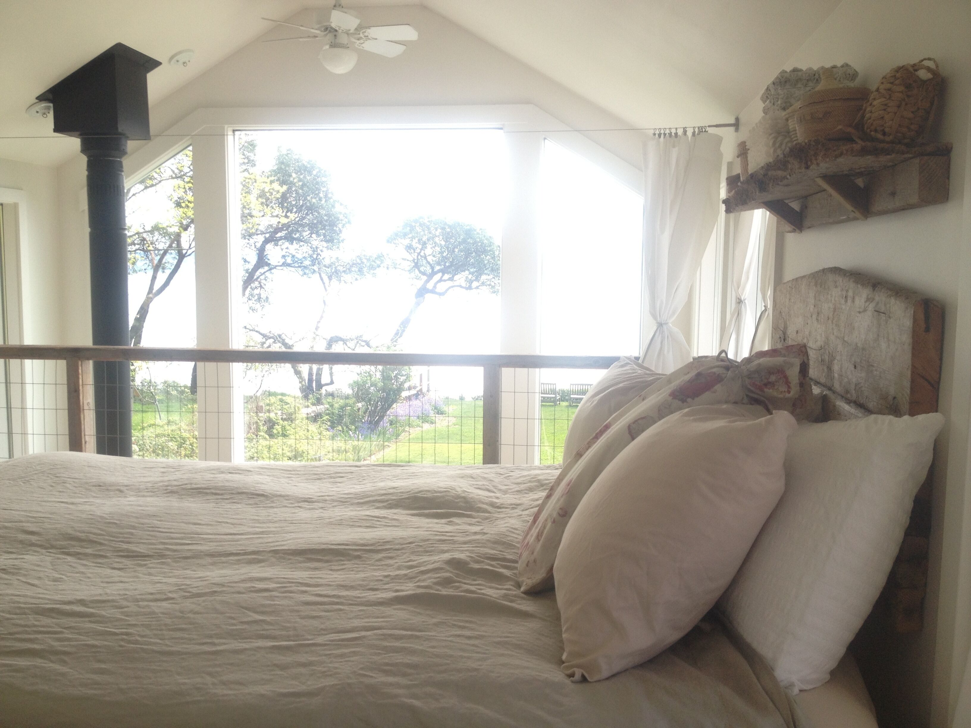 Vashon Island Loft  & Beach - Pet Friendly