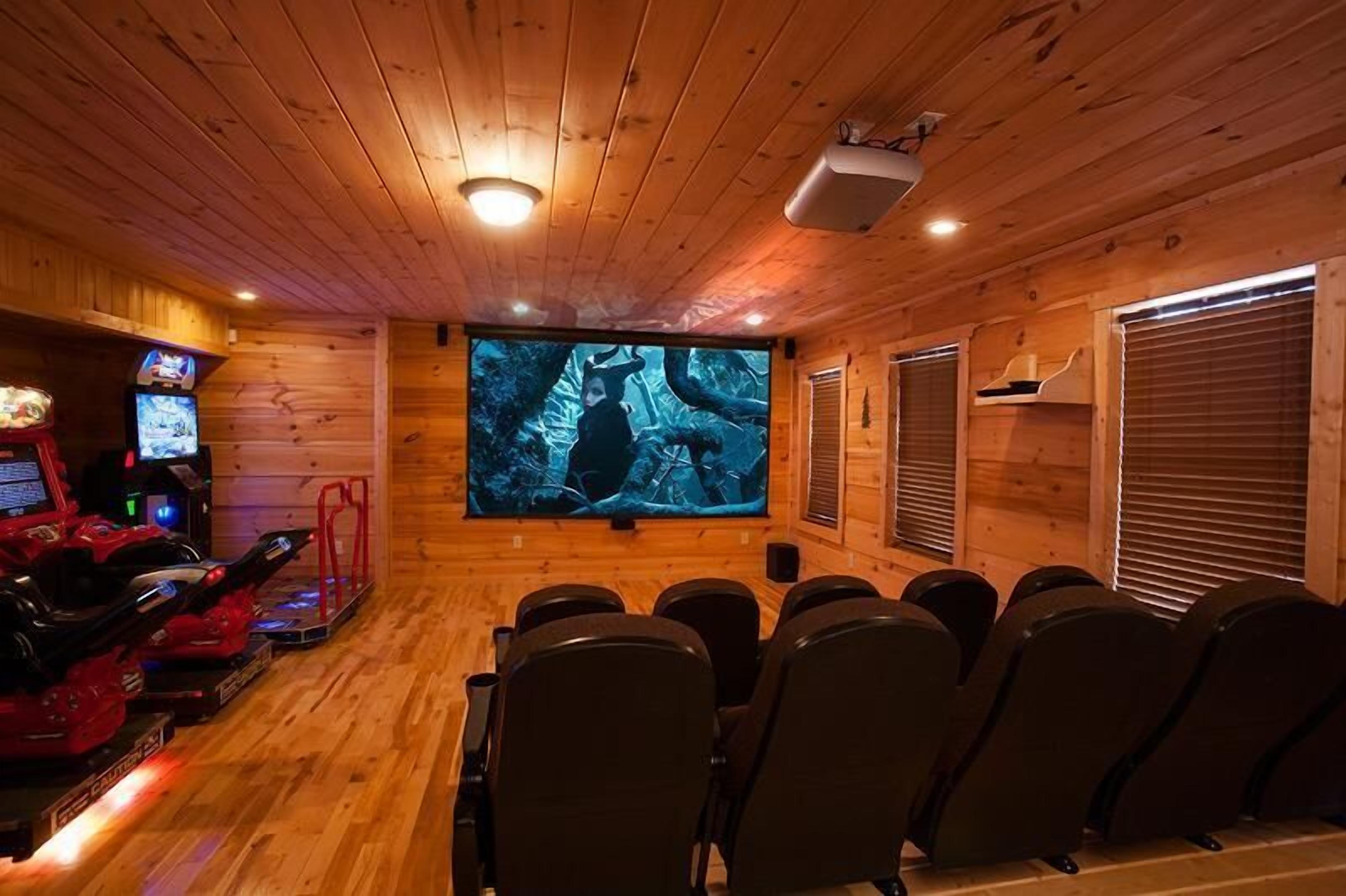 Mountain Bearadise in Pigeon Forge #unforgettable 4BR w/ Gameroom, Views & Full Theater!