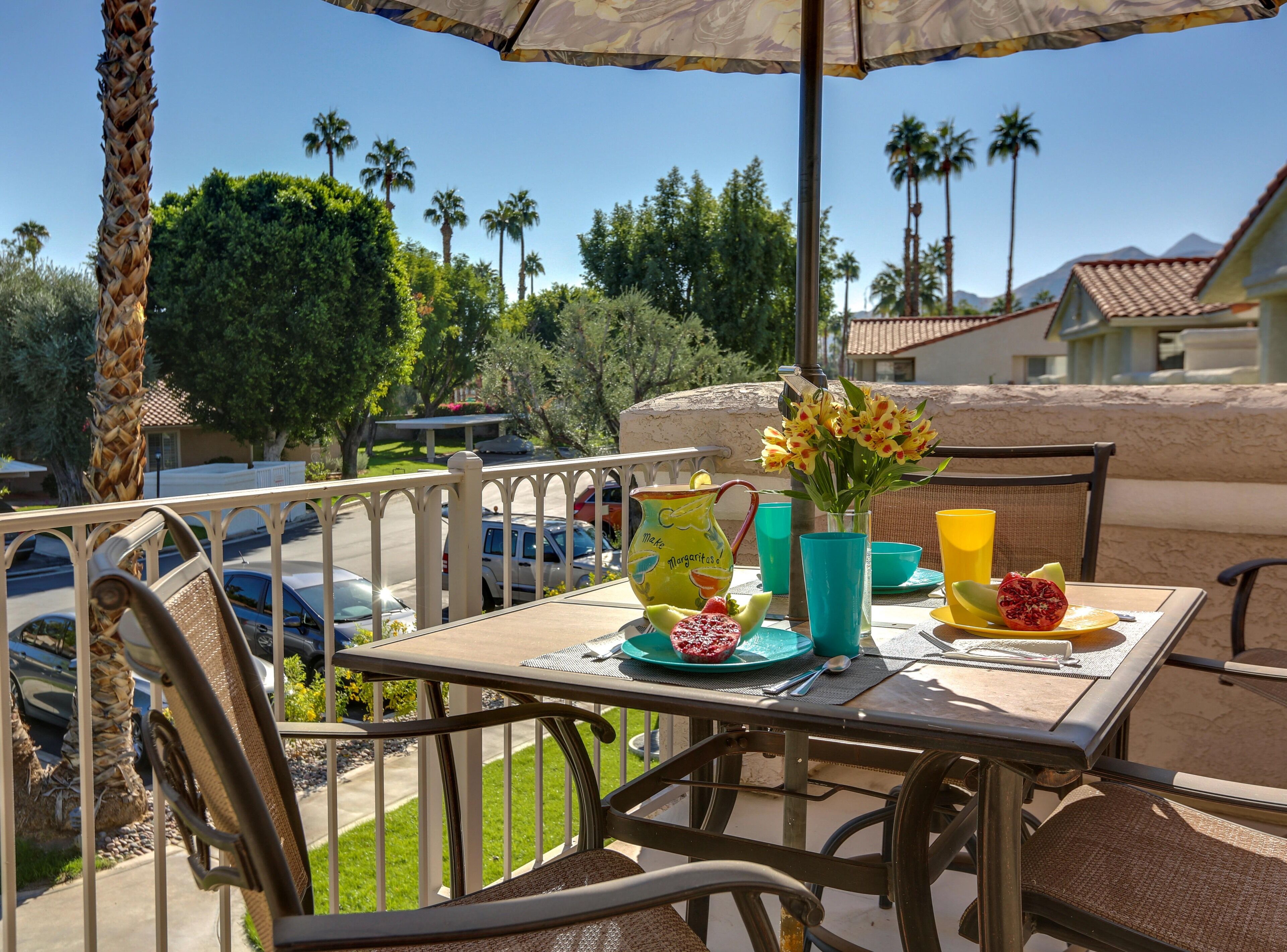 Updated Mesquite CC Condo! Pool! Spa! Golf! Mountain views!