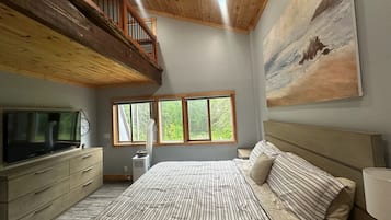 4 bedrooms, desk, iron/ironing board, free WiFi