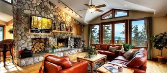 Views! Hot Tub! Half Mile to Ski lifts! Great for Summer vacation! Max 14 PPL