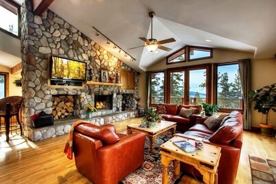 Views! Hot Tub! Half Mile to Ski lifts! Great for Summer vacation! Max 14 PPL